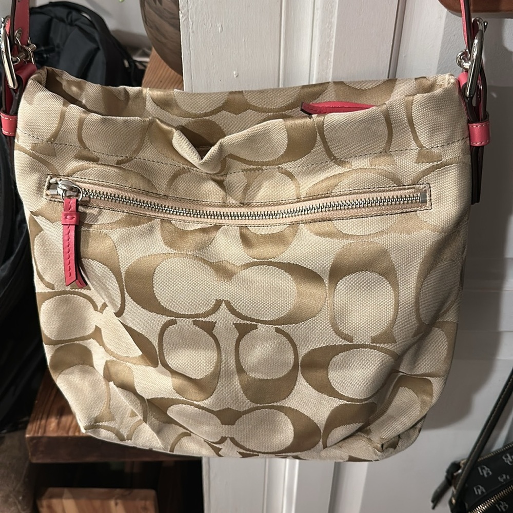 Coach One Shoulder Bag
Signature Leather Pink - Picture 2 of 16